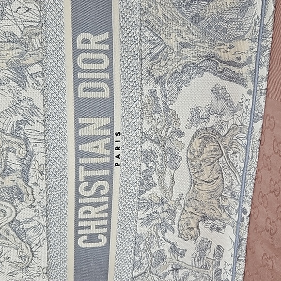 Authentic⭐️⭐️ BRAND ⭐️⭐️New Large Book Tote Light Gray 💞💞 - Picture 6 of 9